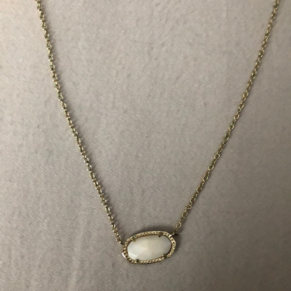 Kendra Scott necklace